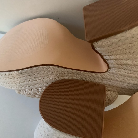 Nine West Platform Slides - Picture 5 of 5